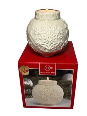 Lenox snowflake tealight holder. Porcelain.